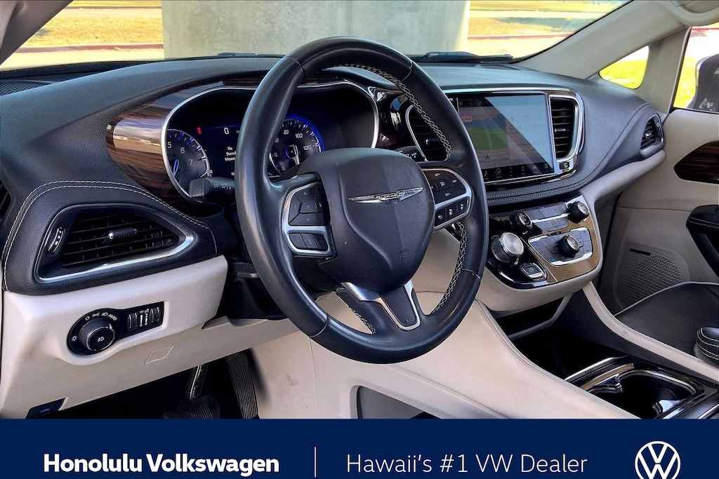 Used 2022 Chrysler Pacifica Limited Van Passenger Van
