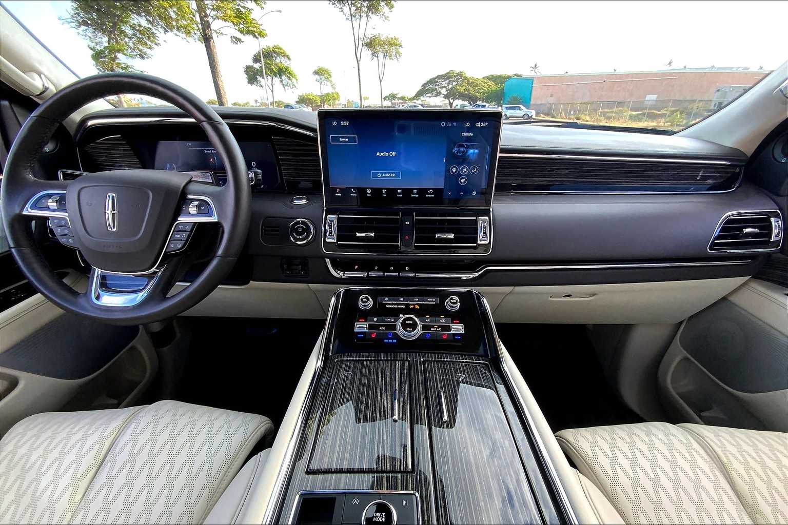 Thumbnail: 2022 Lincoln Navigator - 9