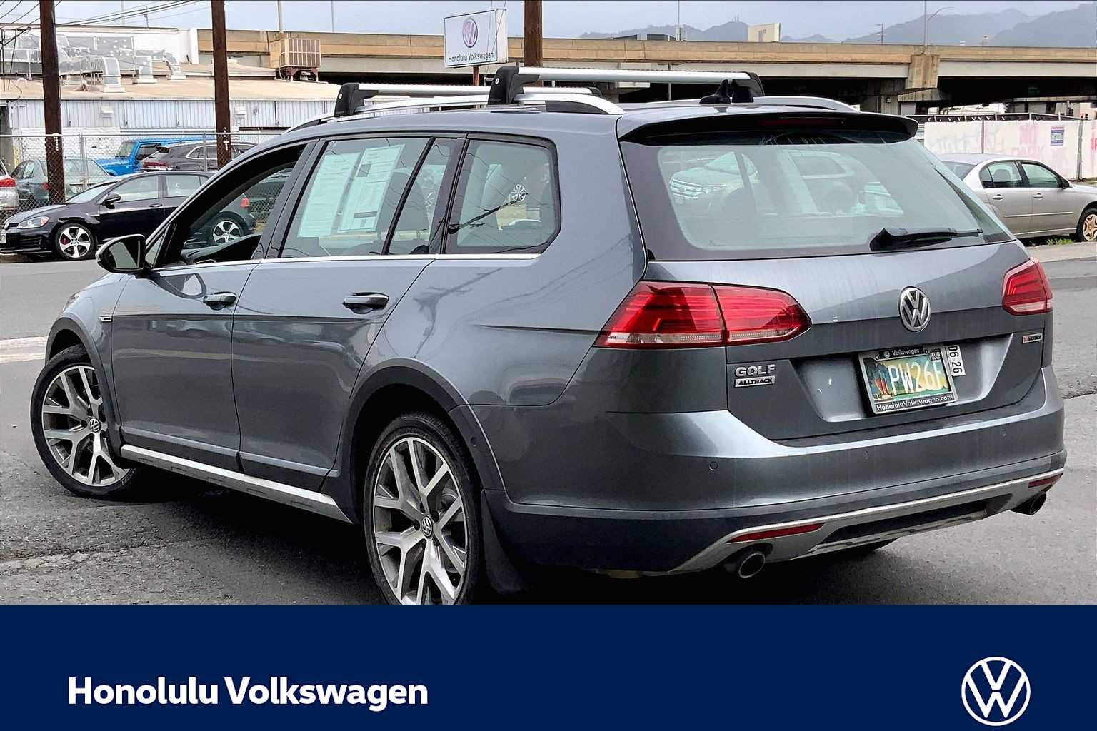 Thumbnail: 2019 Volkswagen Golf - 4