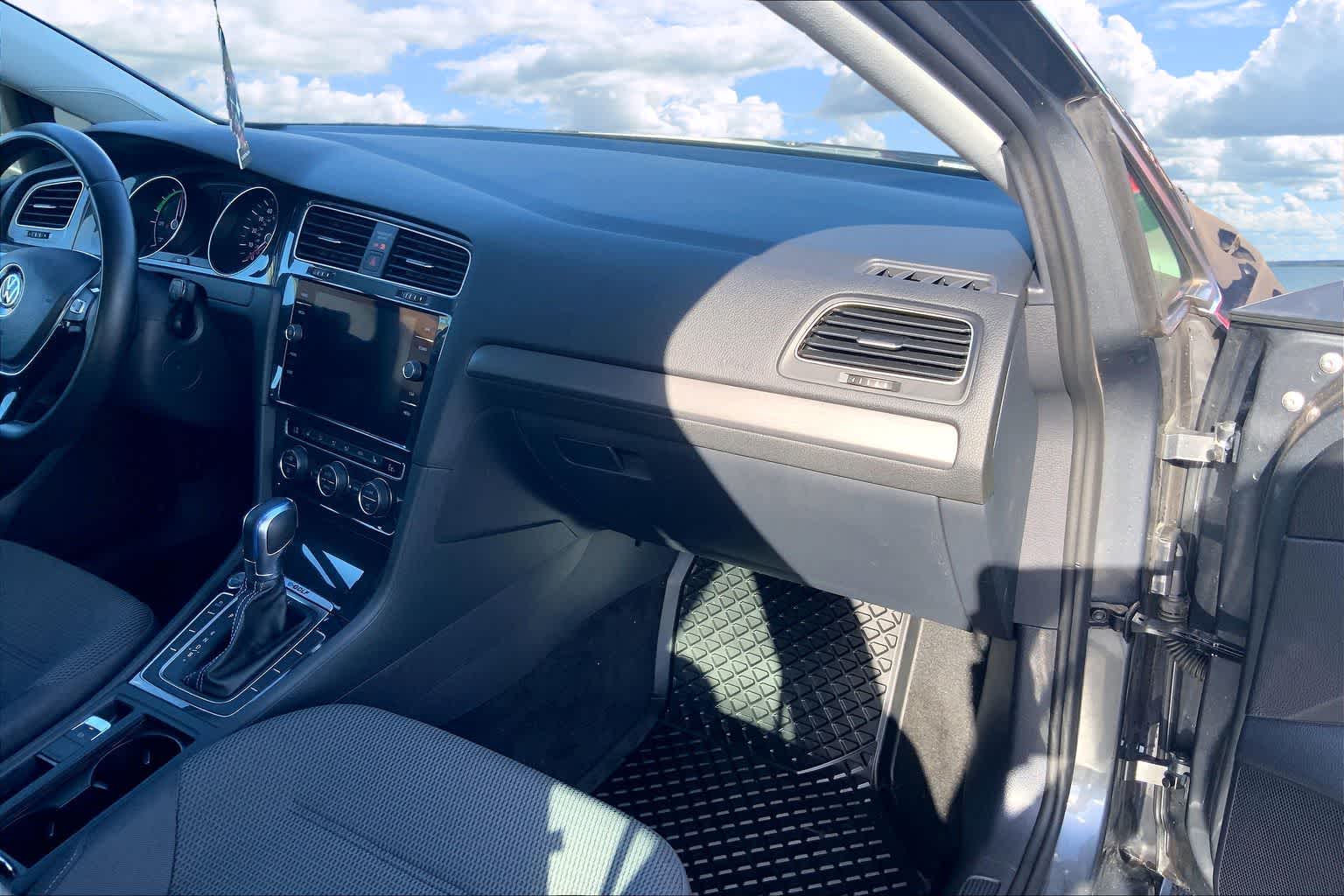 2019 Volkswagen e-Golf e-Golf SE - Photo 23