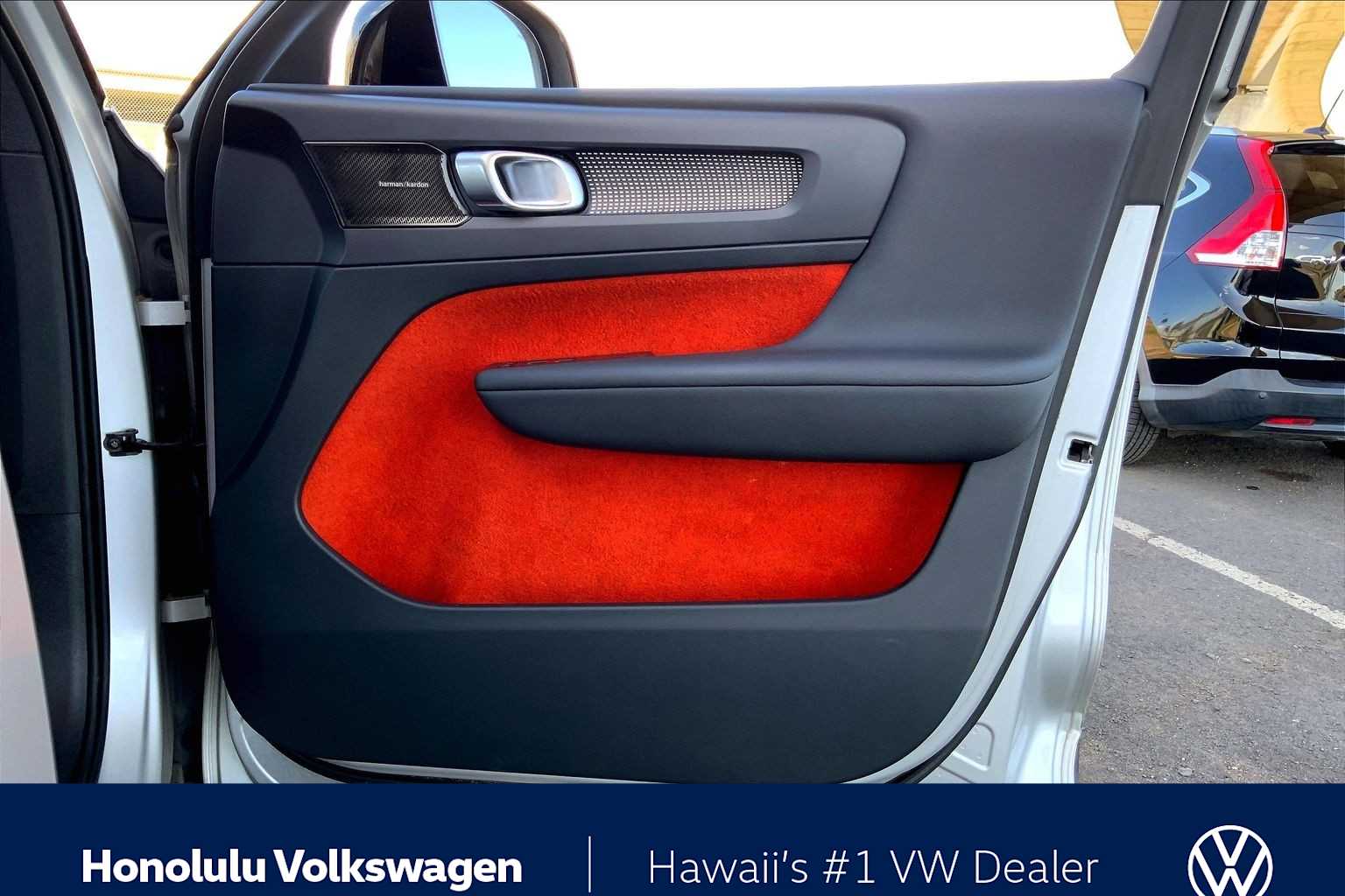 Thumbnail: 2019 Volvo XC40 - 27