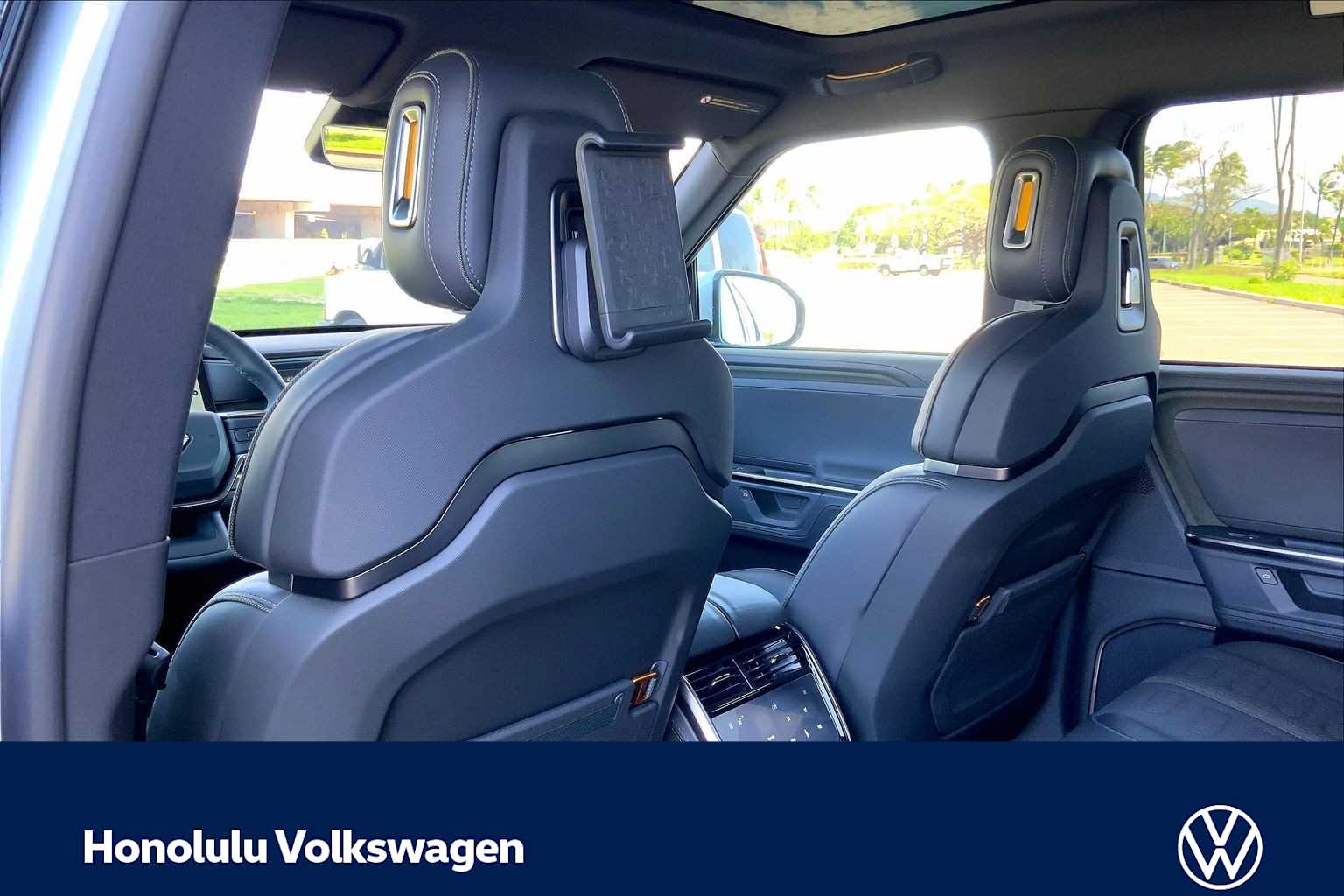 Thumbnail: 2026 Rivian R1T - 12