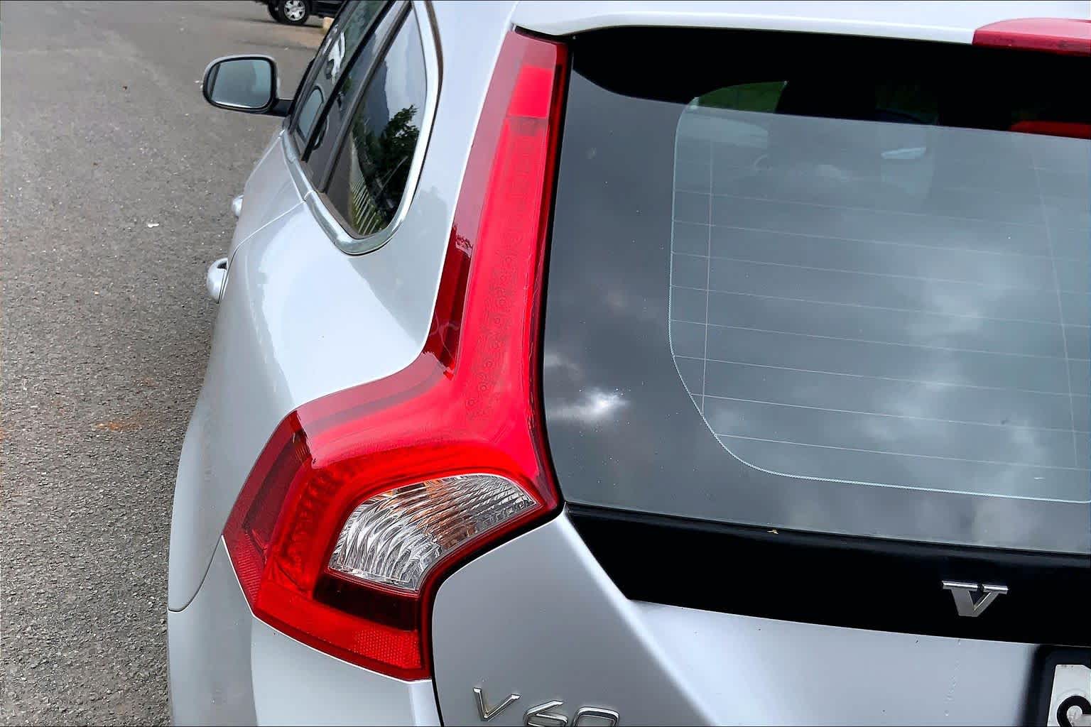 Thumbnail: 2016 Volvo V60 - 32