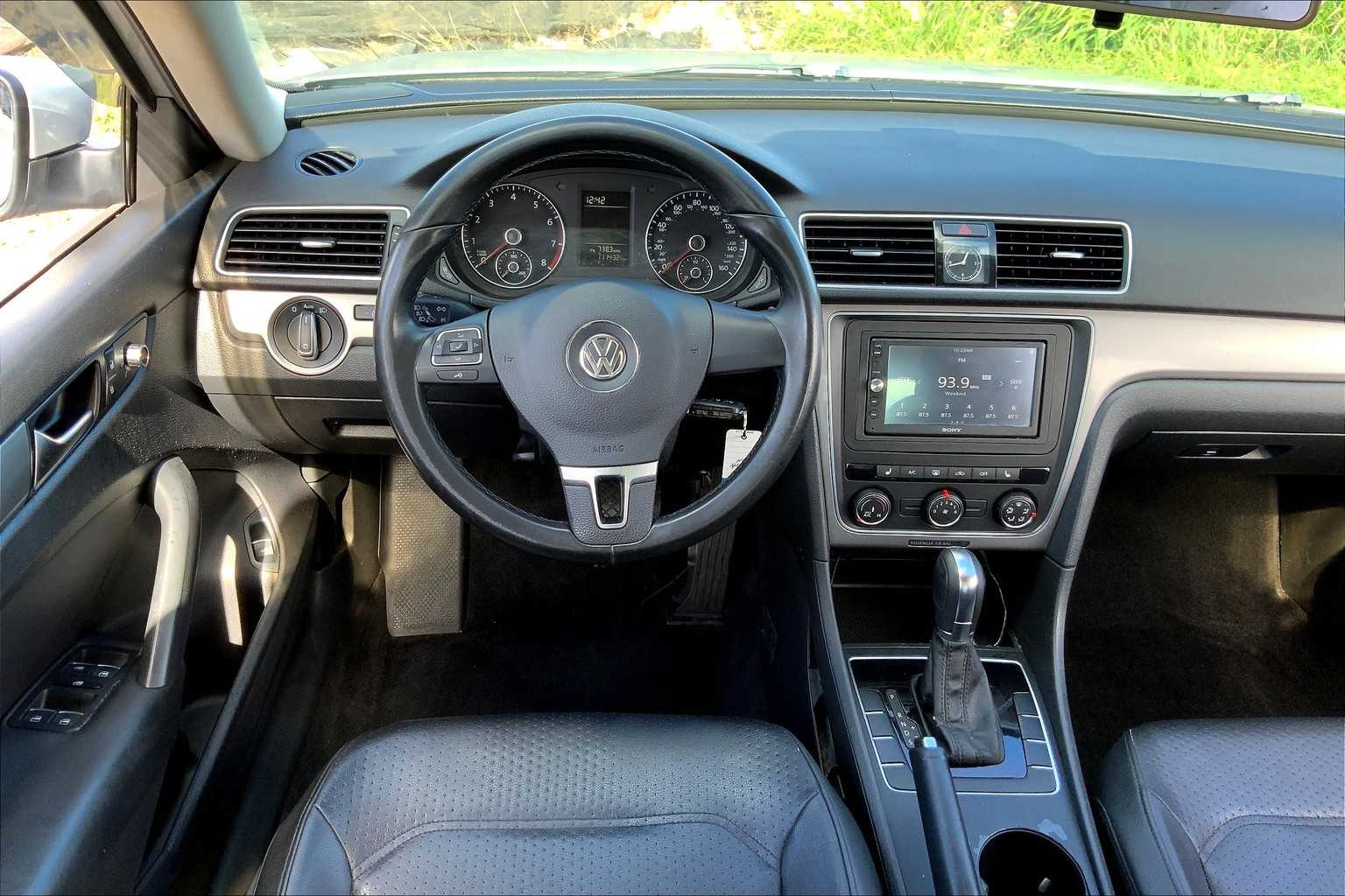 Thumbnail: 2014 Volkswagen Passat - 13