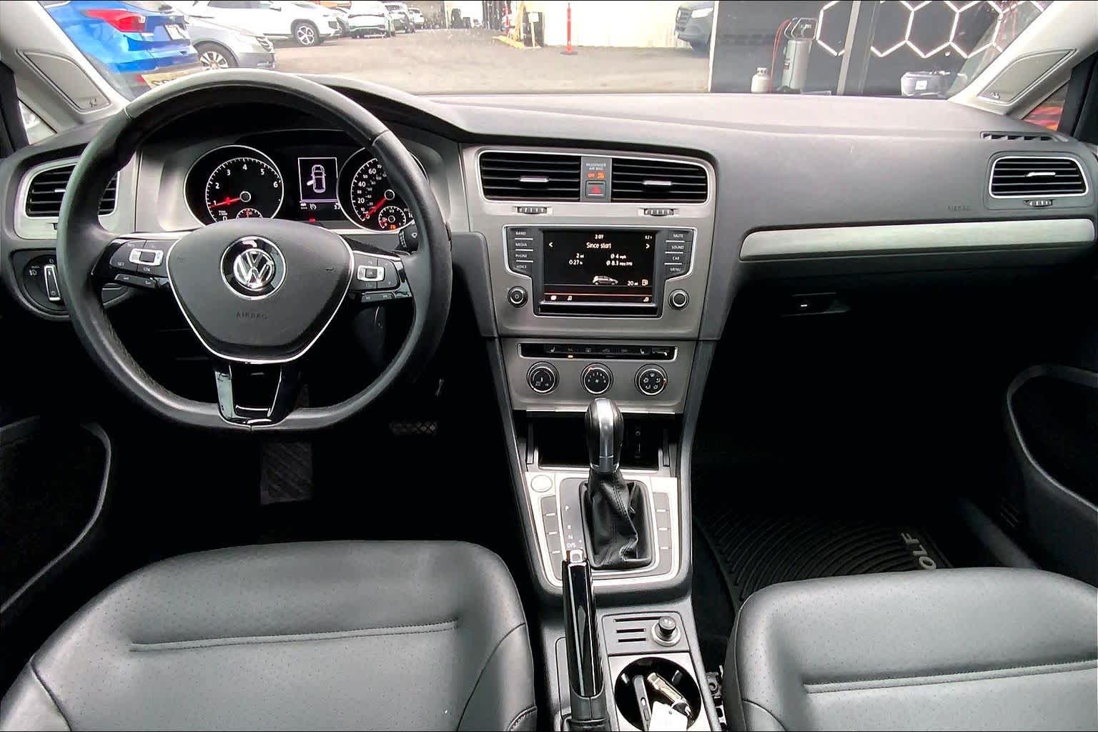 Thumbnail: 2016 Volkswagen Golf - 10