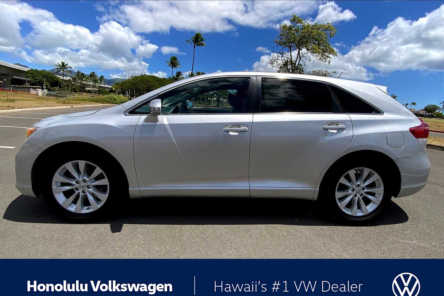 2014 Toyota Venza LE photo 2