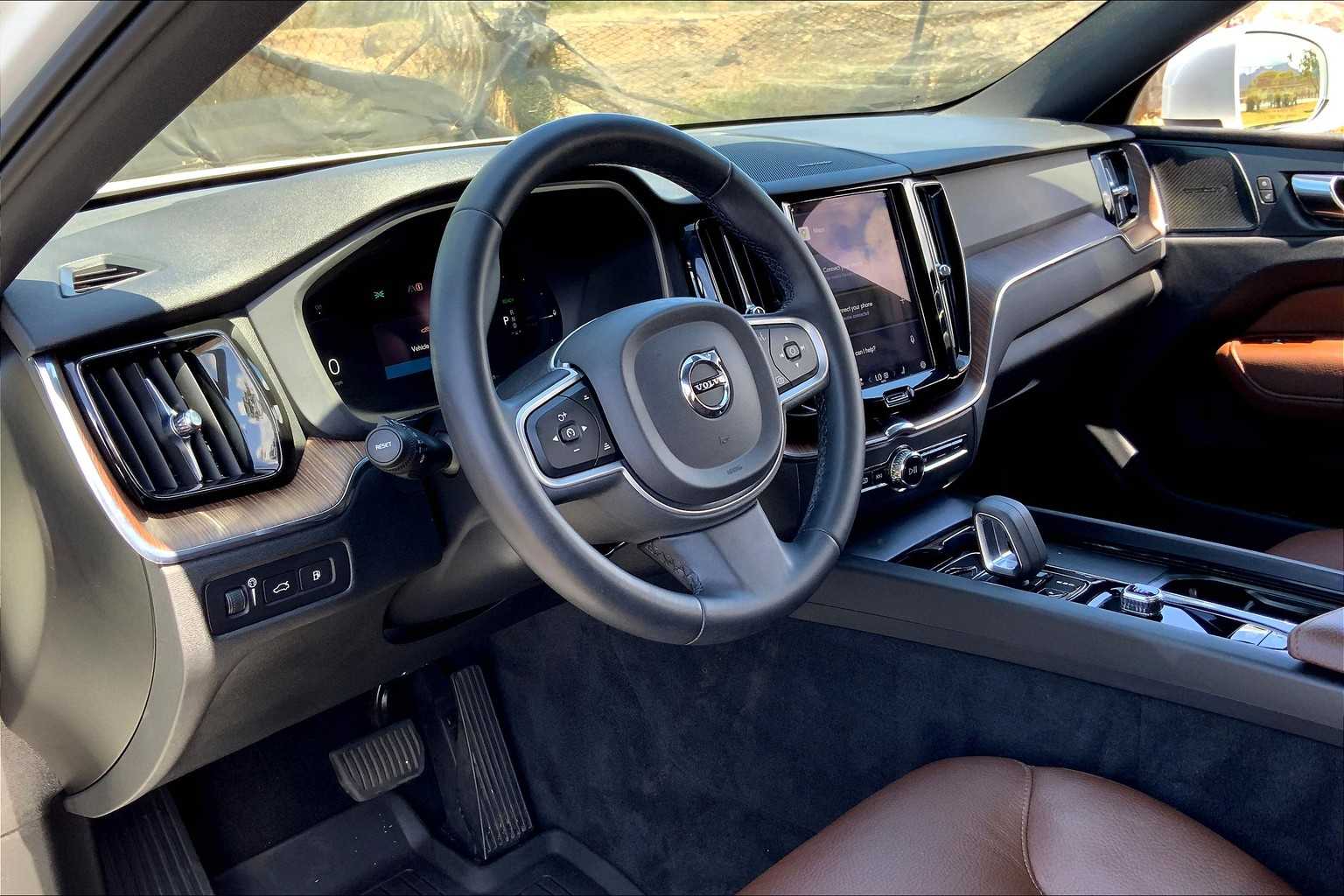 Used 2022 Volvo XC60 Inscription Expression with VIN YV4BR0DZ3N1991474 for sale in Honolulu, HI