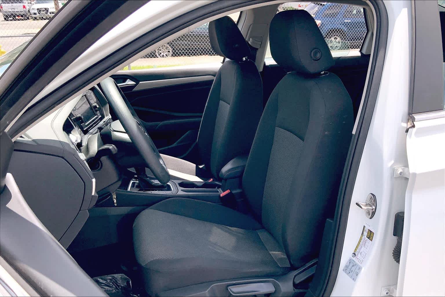 Thumbnail: 2019 Volkswagen Jetta - 11