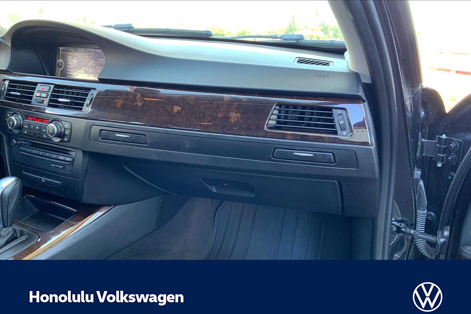 Thumbnail: 2011 BMW 3 Series - 21