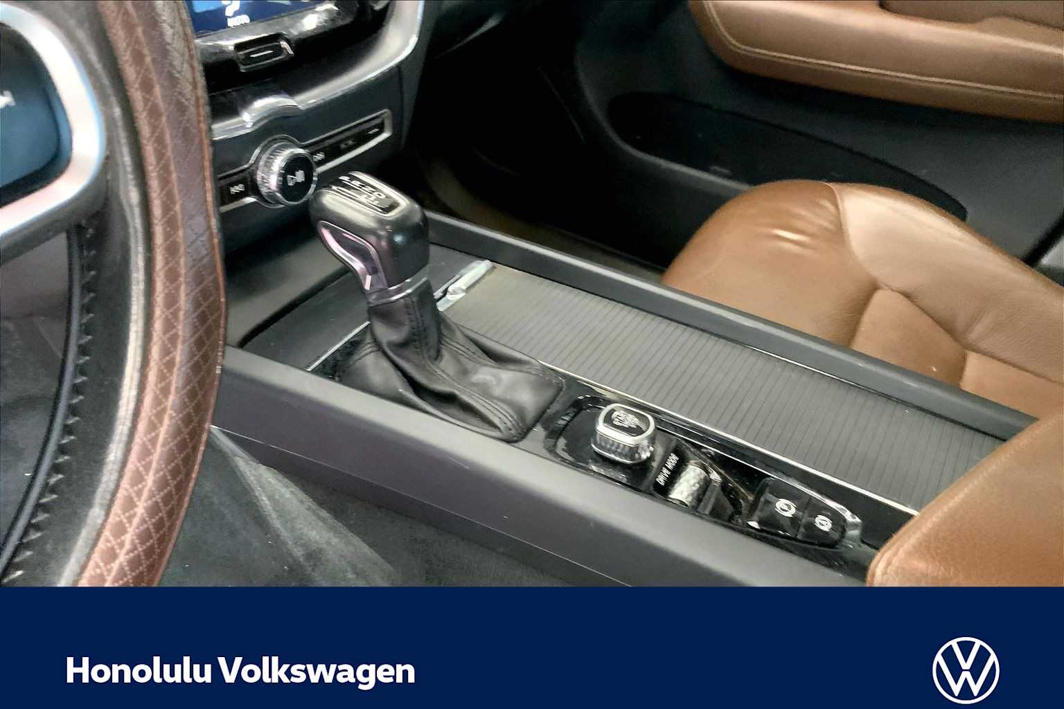 Thumbnail: 2020 Volvo XC60 - 15