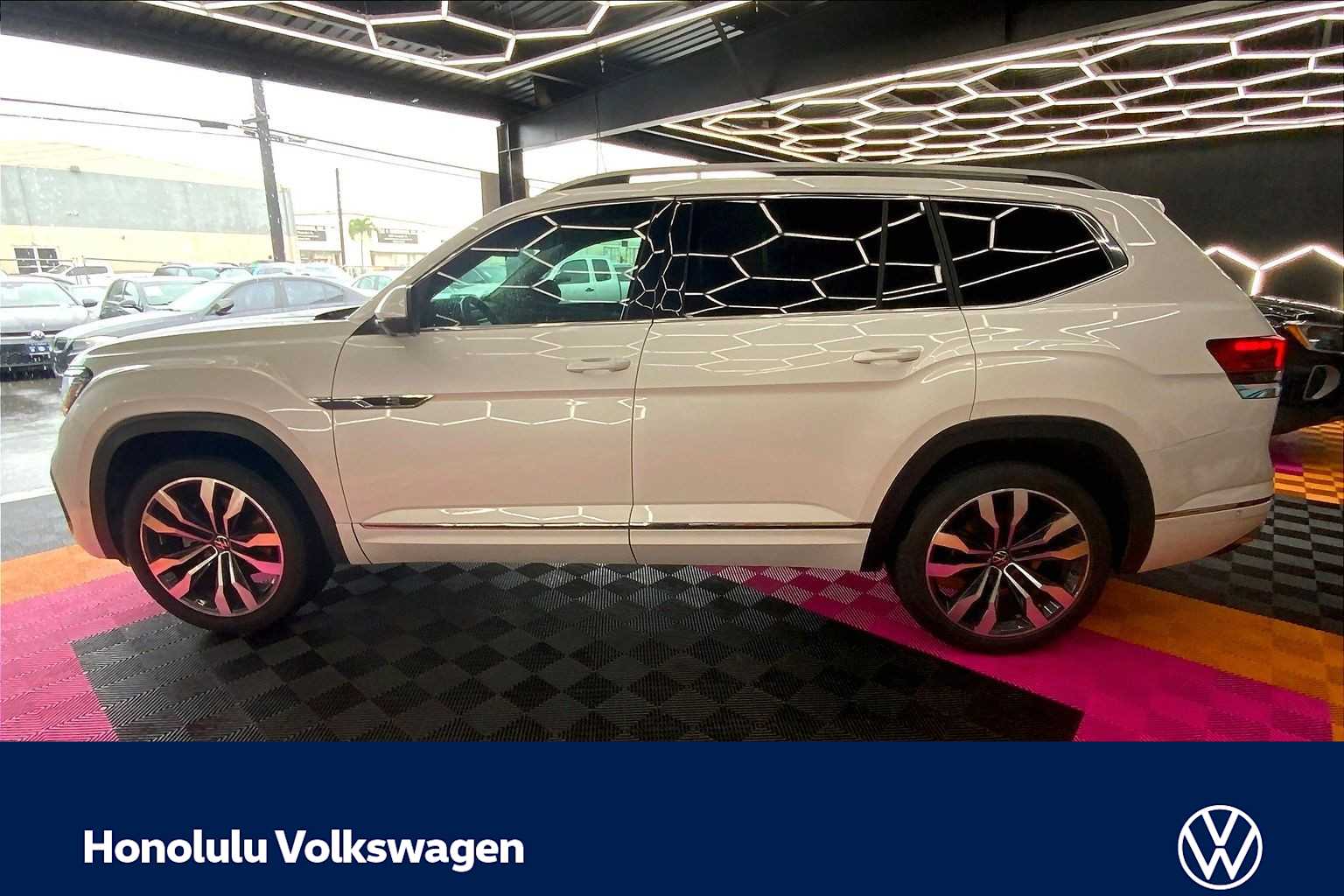 Thumbnail: 2022 Volkswagen Atlas - 3