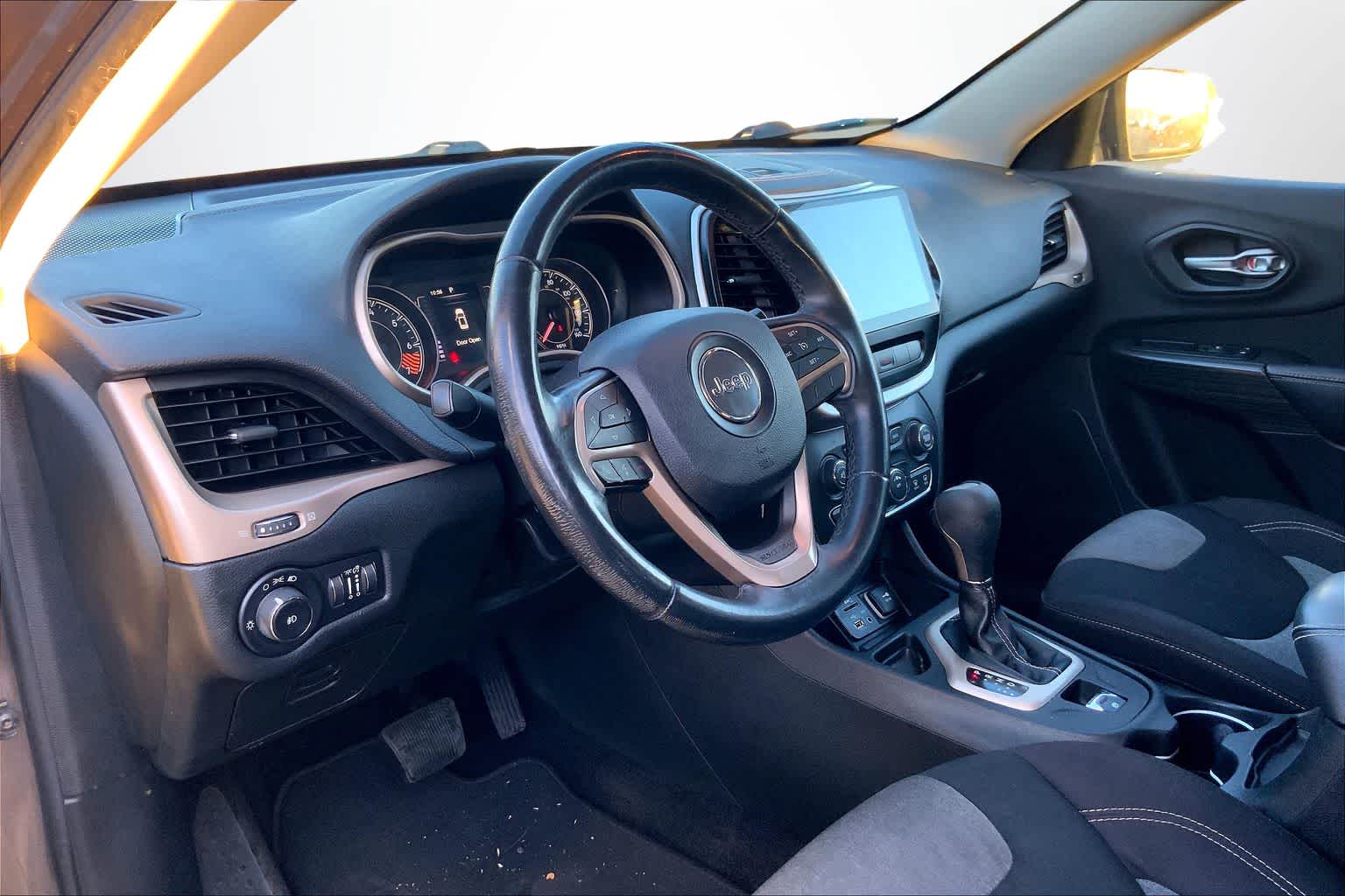 Used 2014 Jeep Cherokee Latitude with VIN 1C4PJLCB9EW275140 for sale in Honolulu, HI