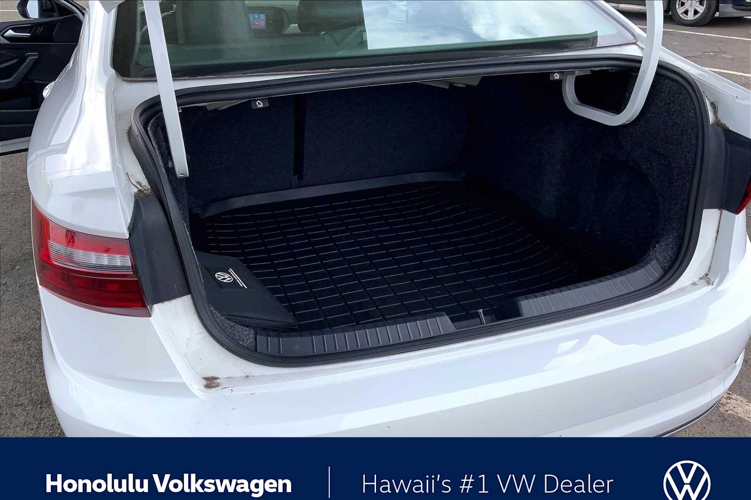 Thumbnail: 2021 Volkswagen Jetta - 17