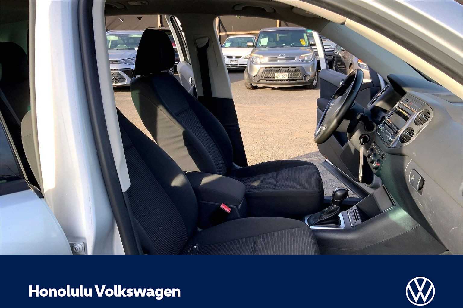 Thumbnail: 2013 Volkswagen Tiguan - 12