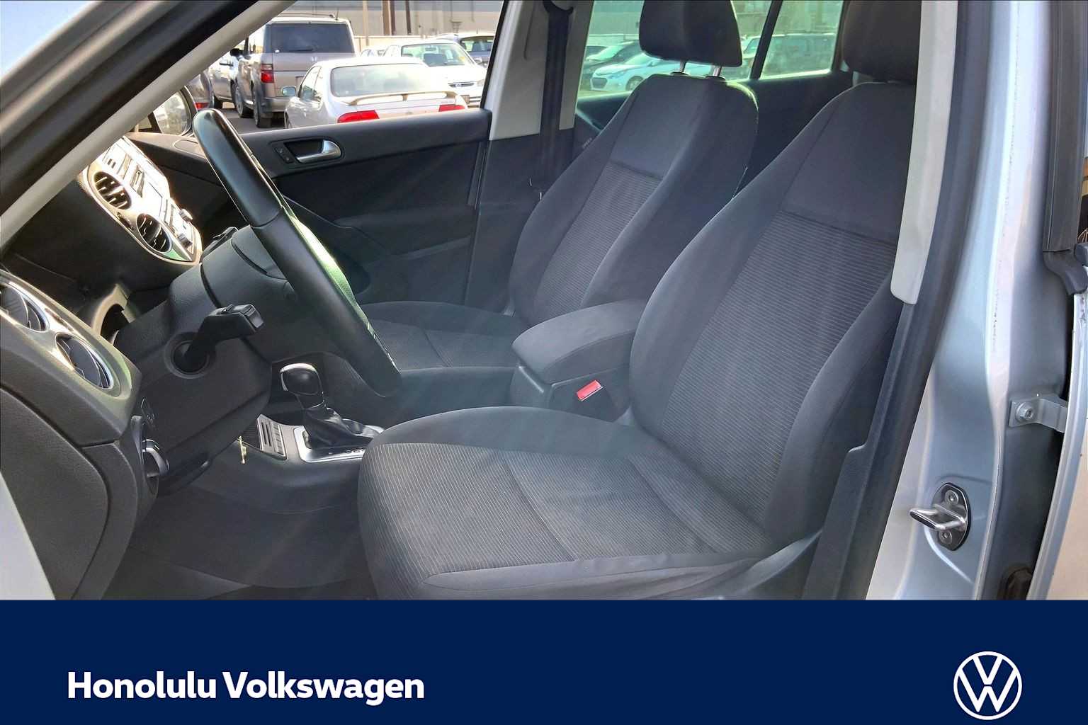 Thumbnail: 2013 Volkswagen Tiguan - 10