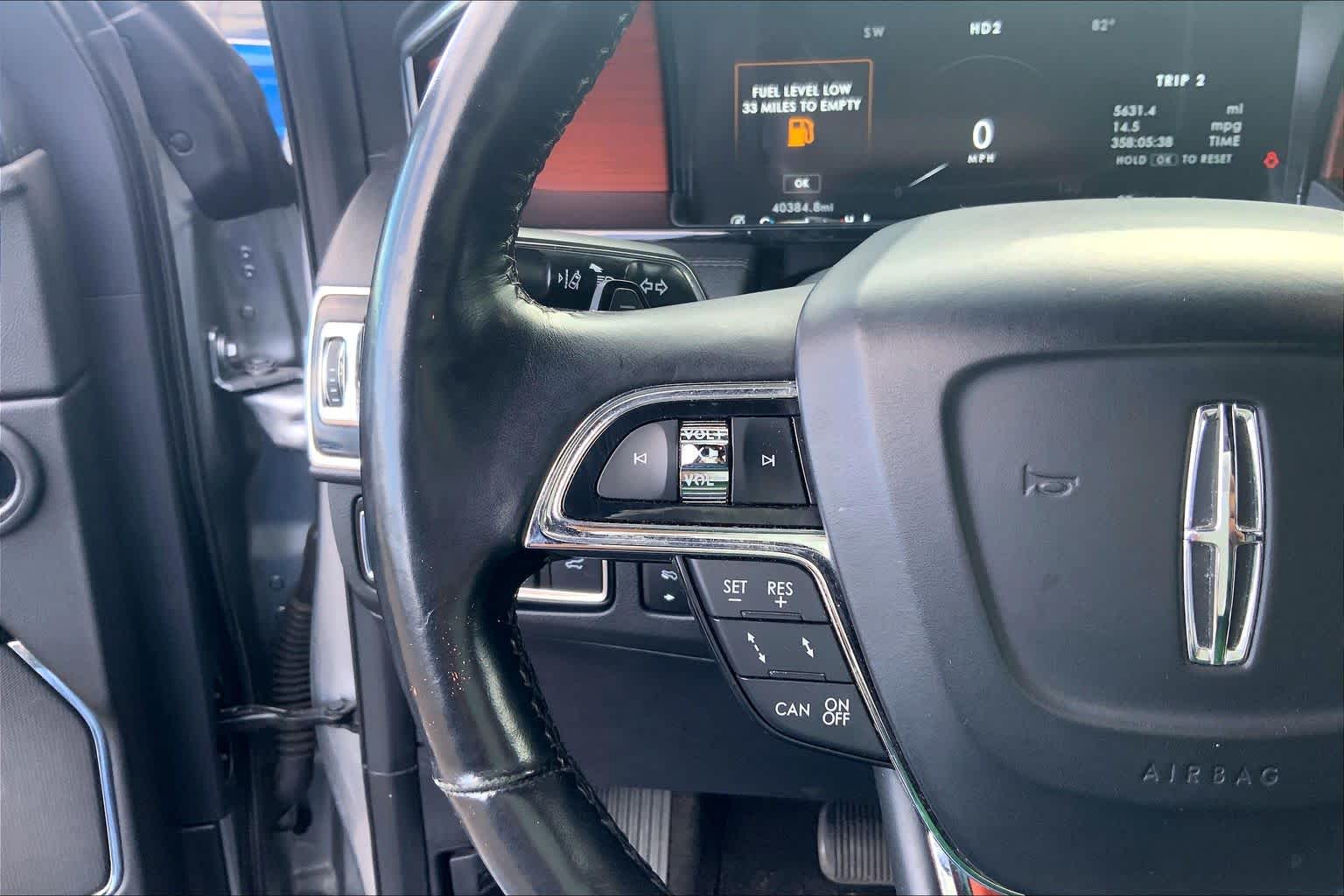 Thumbnail: 2021 Lincoln Navigator L - 24