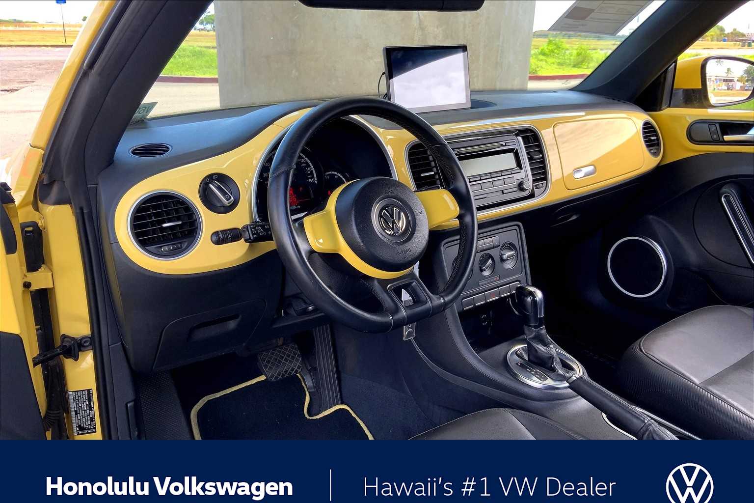 2013 Volkswagen Beetle 2.5L photo 2