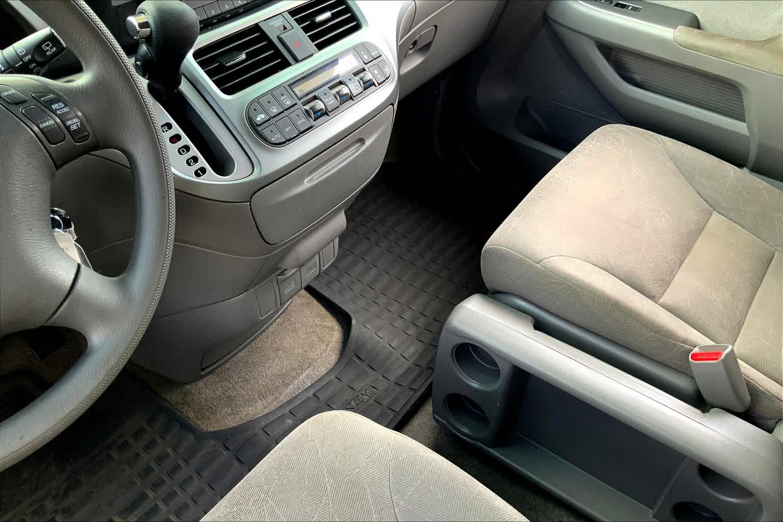 Thumbnail: 2010 Honda Odyssey - 15