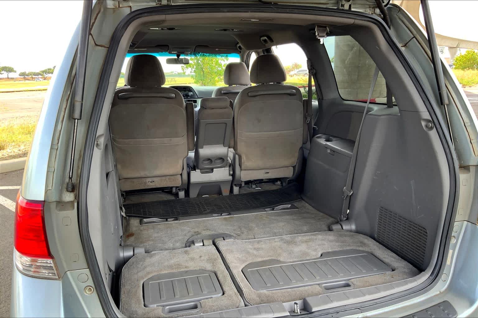 Thumbnail: 2010 Honda Odyssey - 17