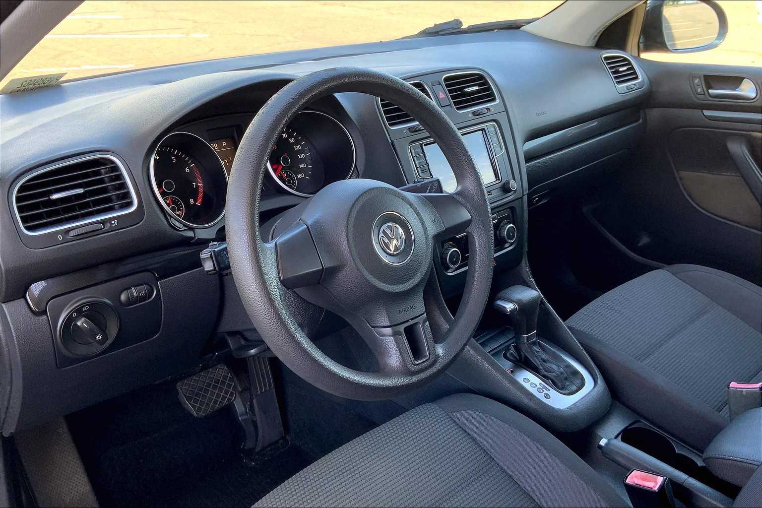 Thumbnail: 2010 Volkswagen Jetta - 2