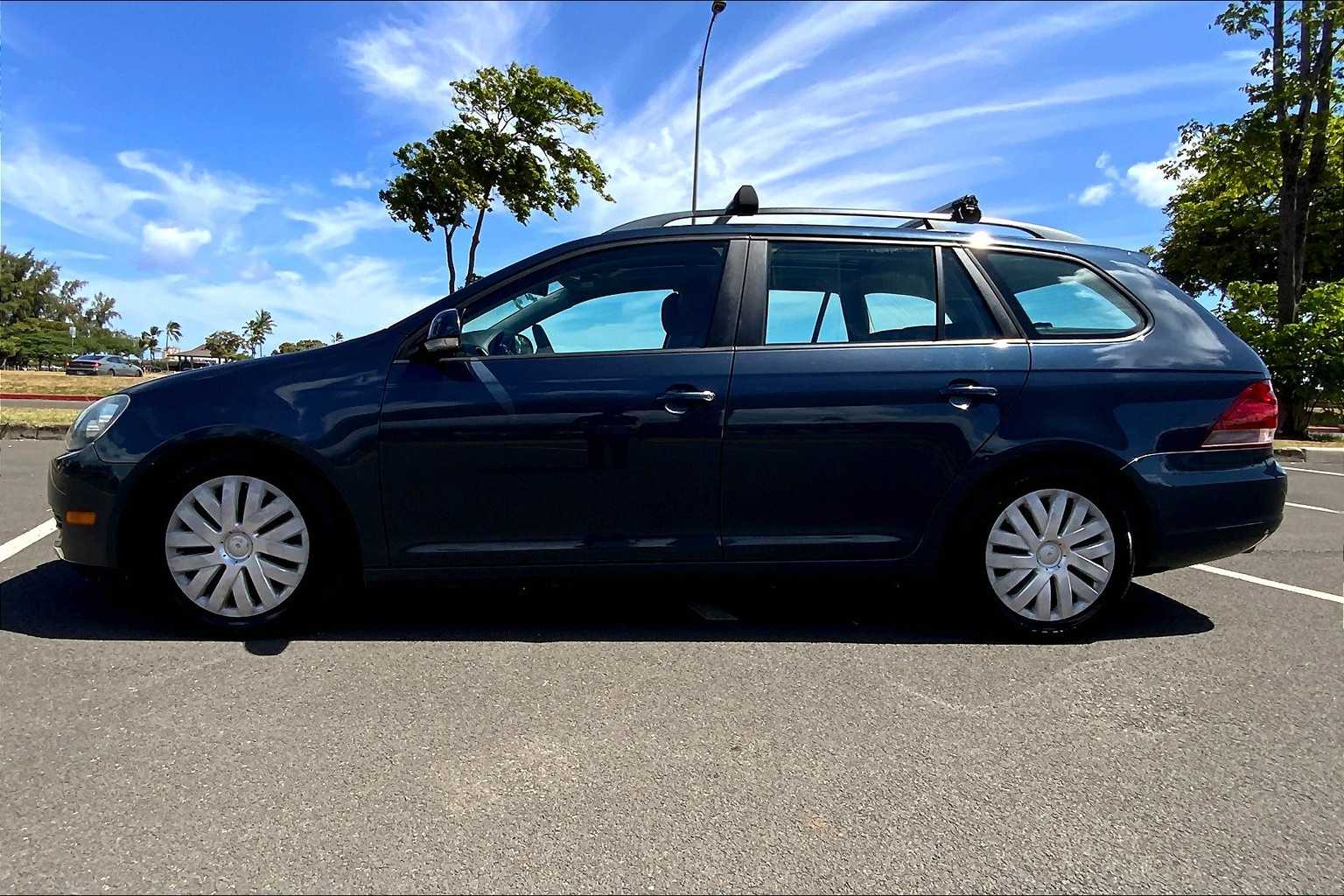 Thumbnail: 2010 Volkswagen Jetta - 3