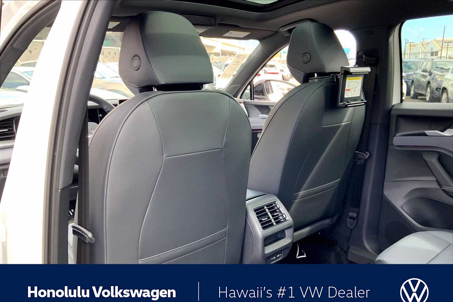 Thumbnail: 2025 Volkswagen Tiguan - 12