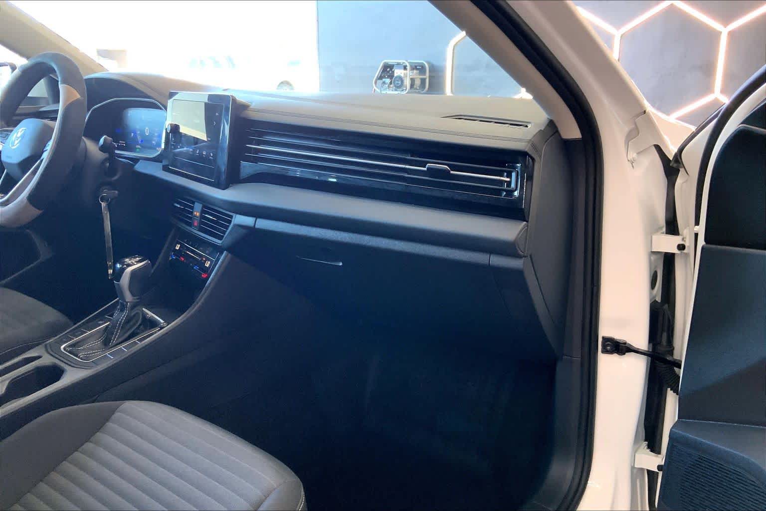 Thumbnail: 2025 Volkswagen Jetta - 23