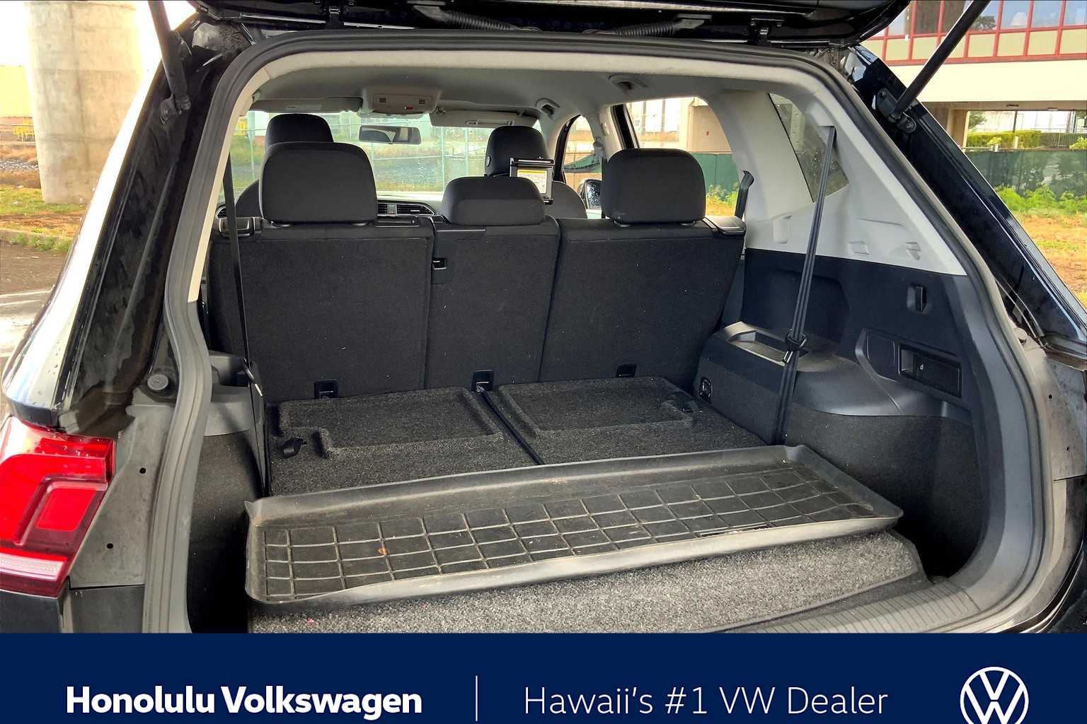 Thumbnail: 2021 Volkswagen Tiguan - 17