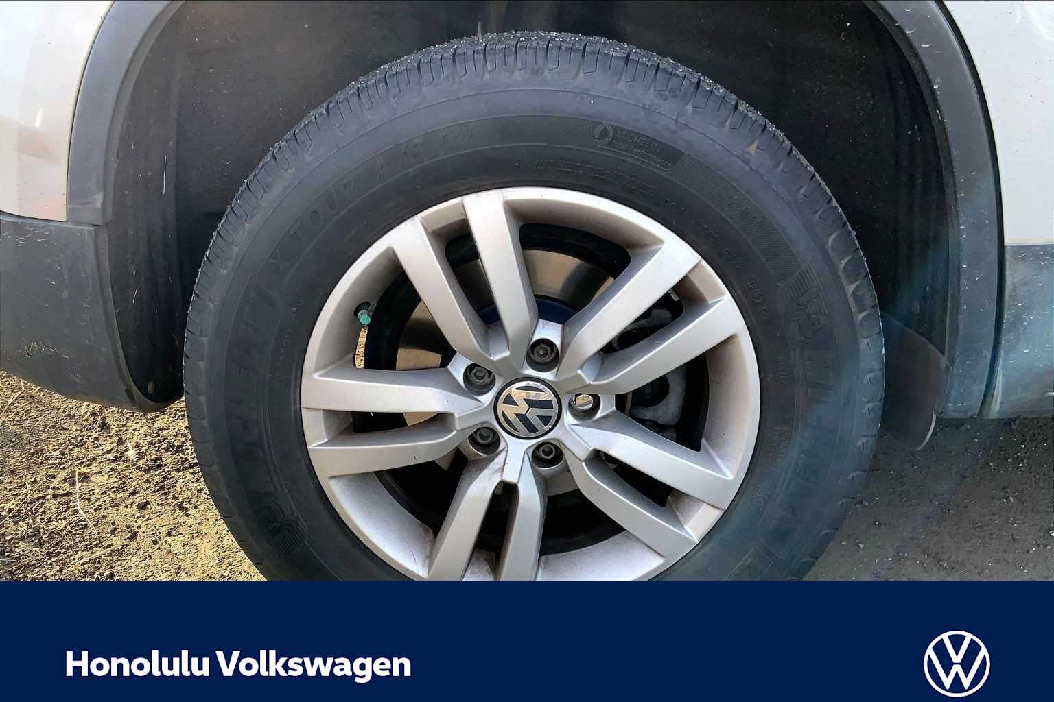 Thumbnail: 2013 Volkswagen Tiguan - 8