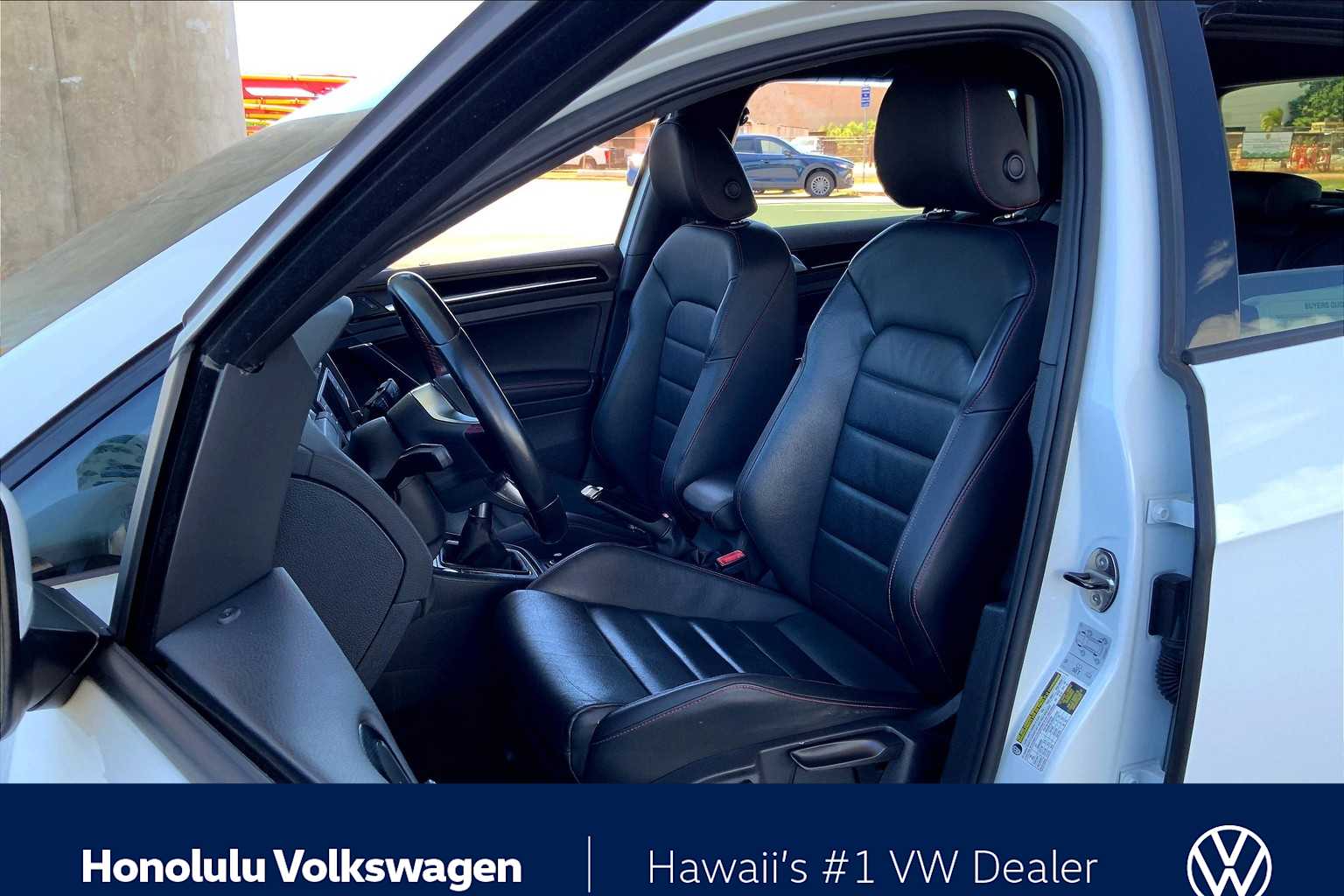 Thumbnail: 2017 Volkswagen Golf - 10