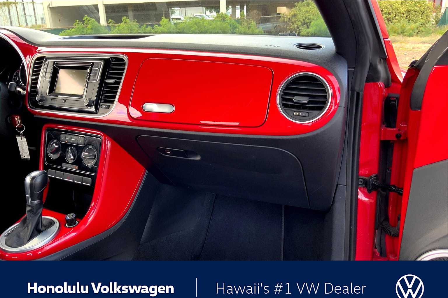 Thumbnail: 2017 Volkswagen Beetle - 21