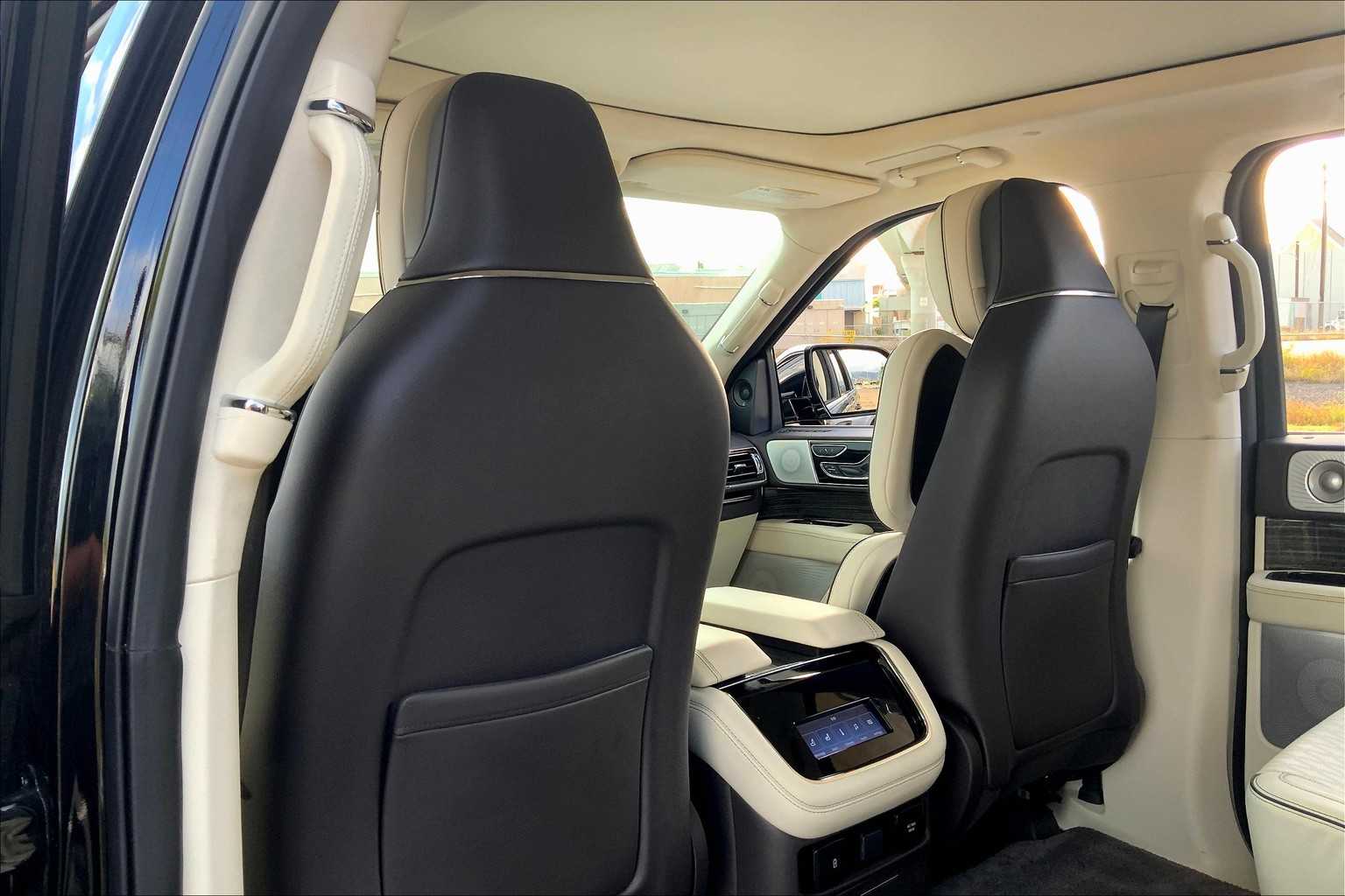 Thumbnail: 2022 Lincoln Navigator - 11