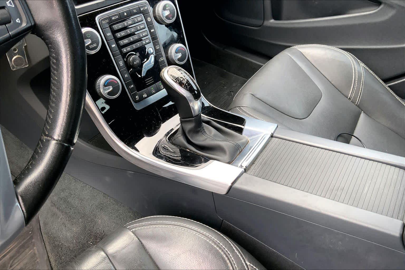 Thumbnail: 2016 Volvo V60 - 16