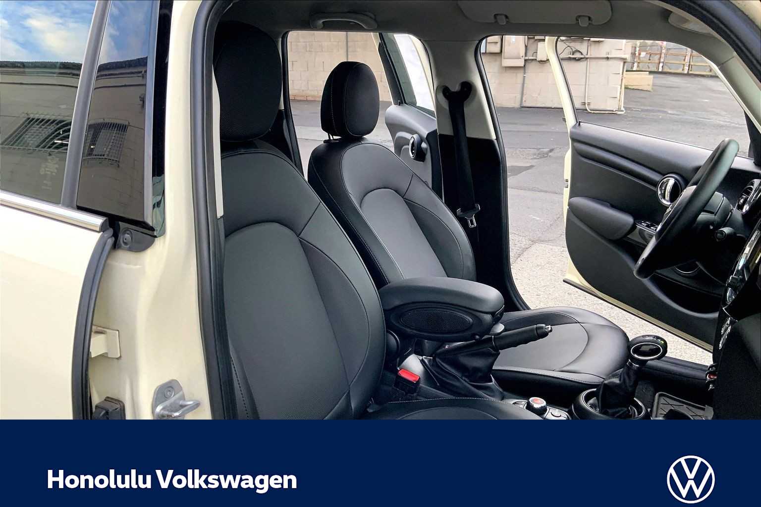 Thumbnail: 2017 MINI Cooper Hardtop - 12