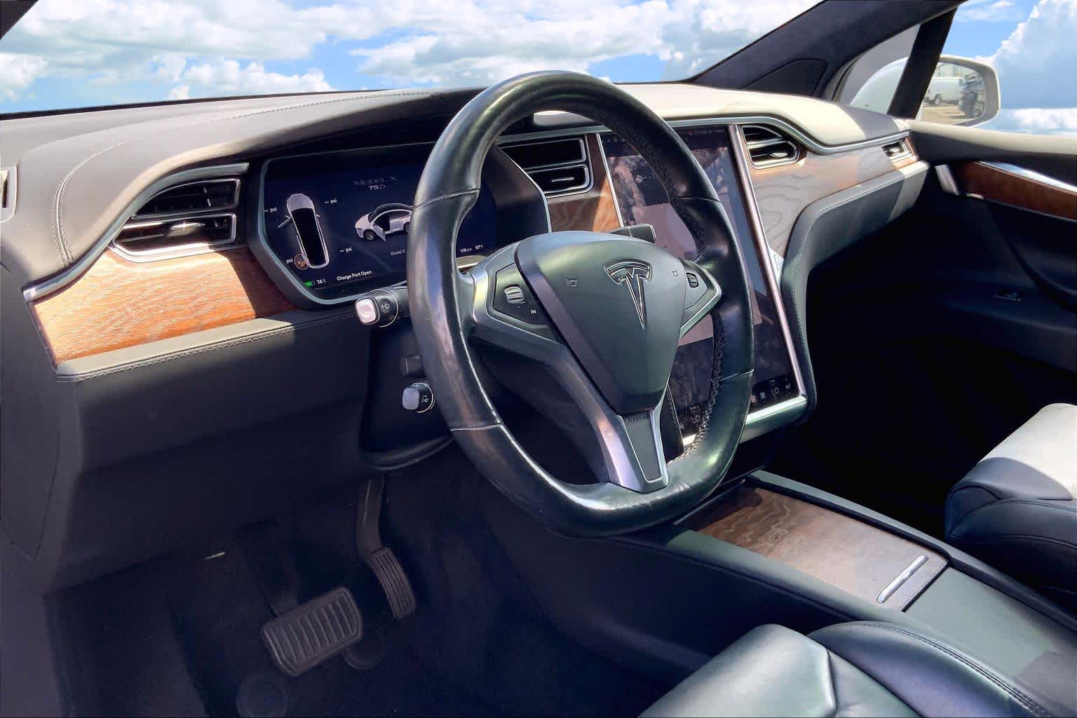 Used 2017 Tesla Model X 75D with VIN 5YJXCAE24HF076730 for sale in Honolulu, HI