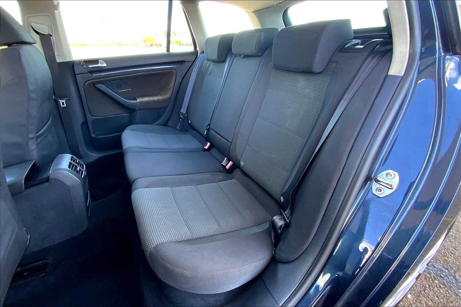 Thumbnail: 2010 Volkswagen Jetta - 28