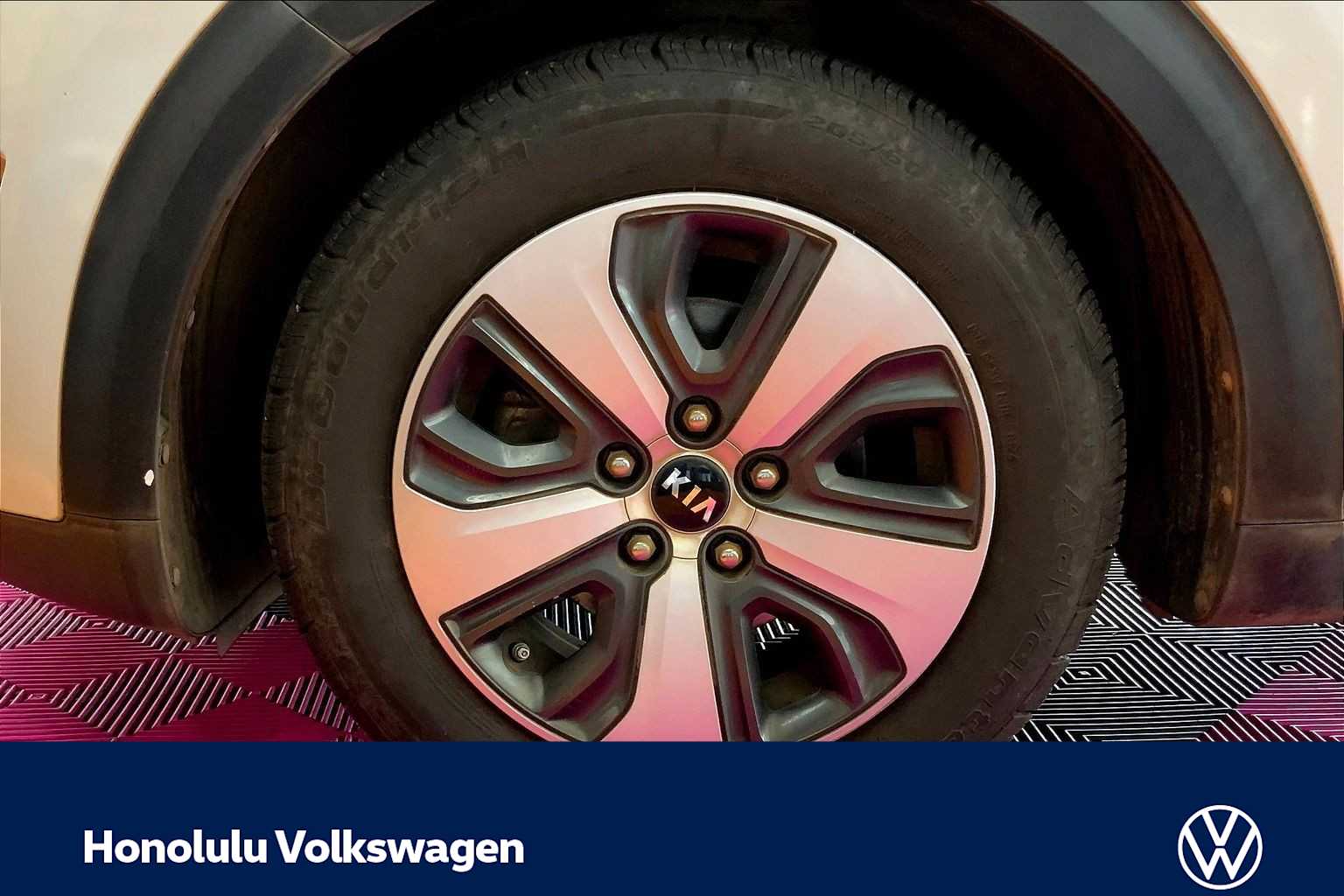 Thumbnail: 2017 Kia Niro - 8