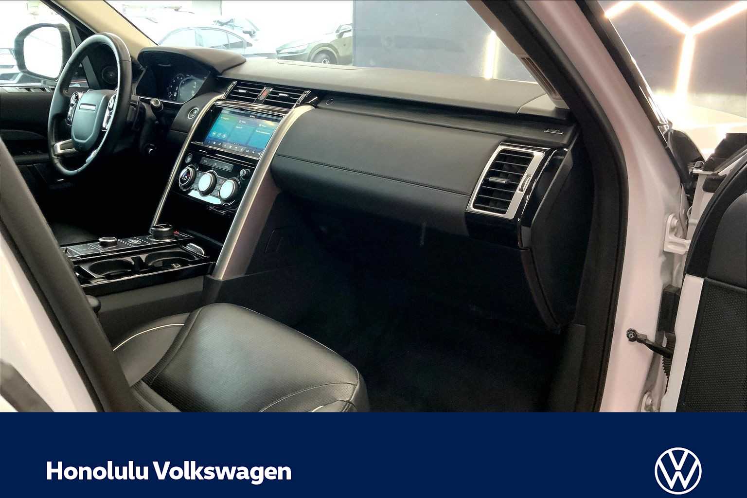 Thumbnail: 2020 Land Rover Discovery - 23