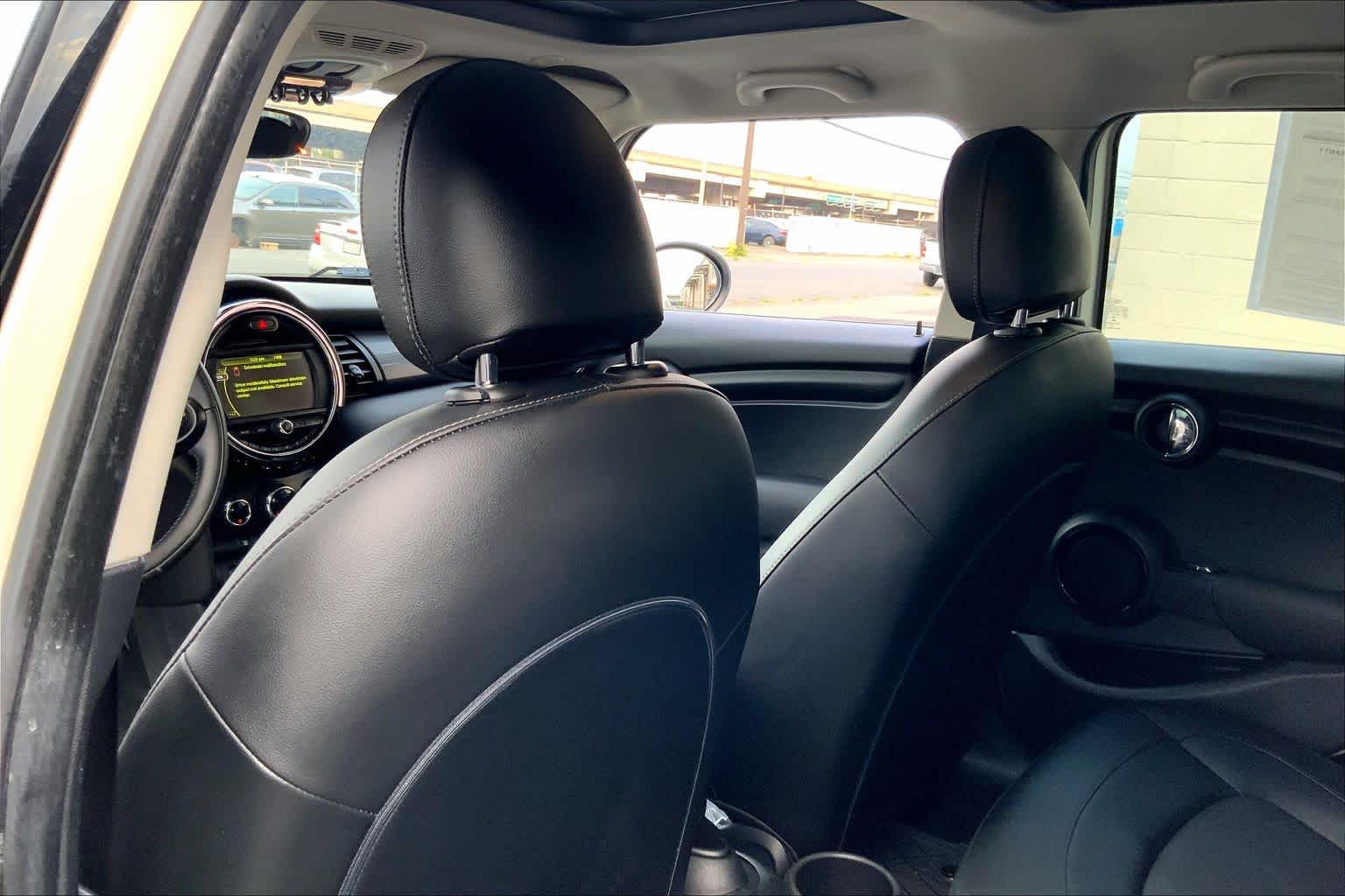 Thumbnail: 2017 MINI Cooper Hardtop - 11