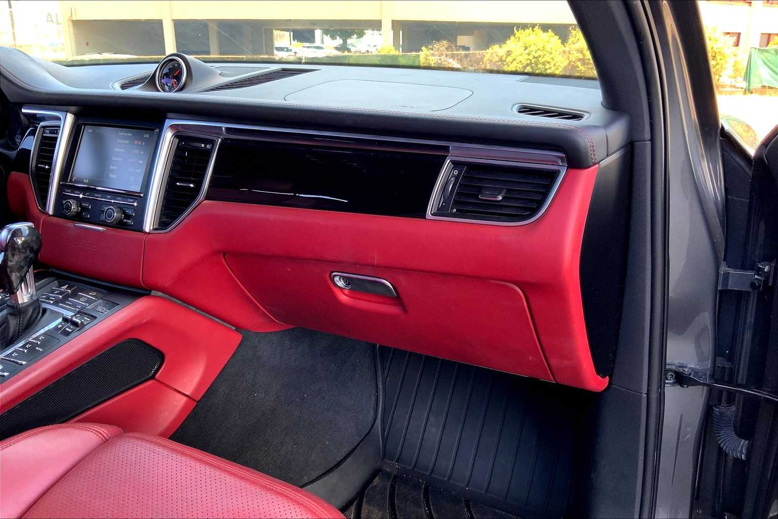 Thumbnail: 2015 Porsche Macan - 22
