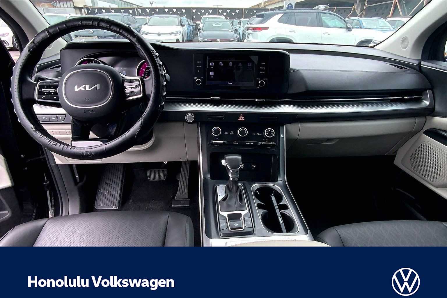 Thumbnail: 2023 Kia Carnival - 10