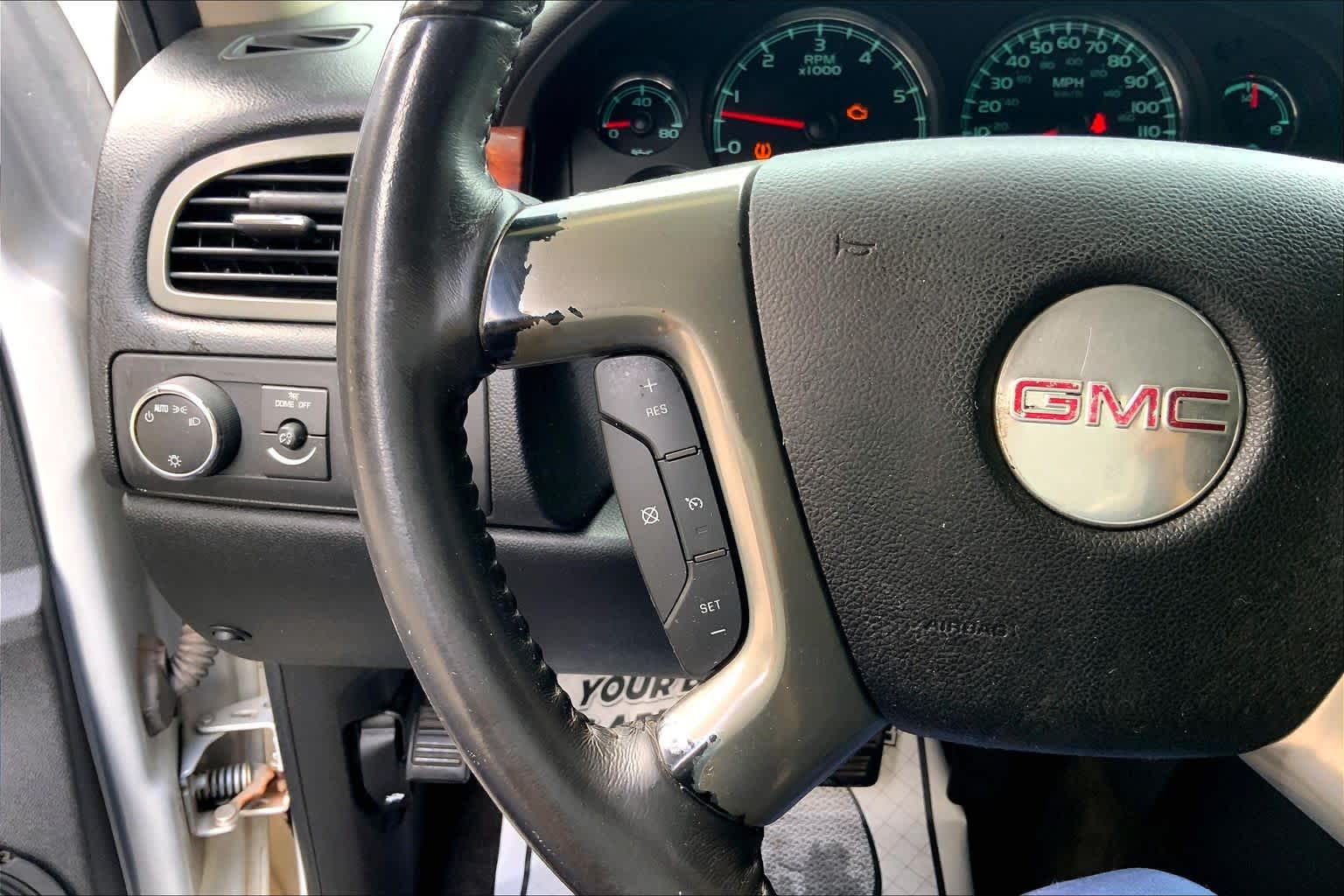 Thumbnail: 2011 GMC Yukon - 24