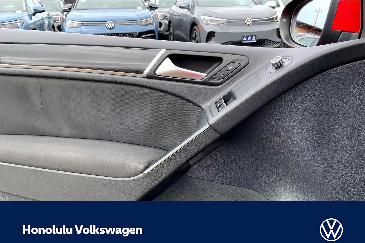 Thumbnail: 2011 Volkswagen Golf - 23