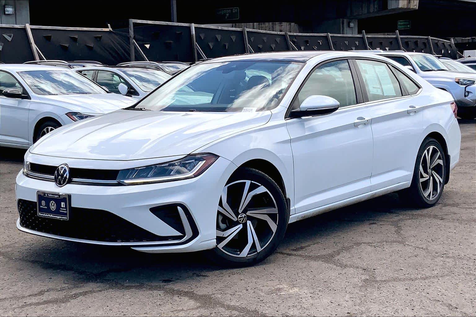 Thumbnail: 2017 Volkswagen Jetta - 1
