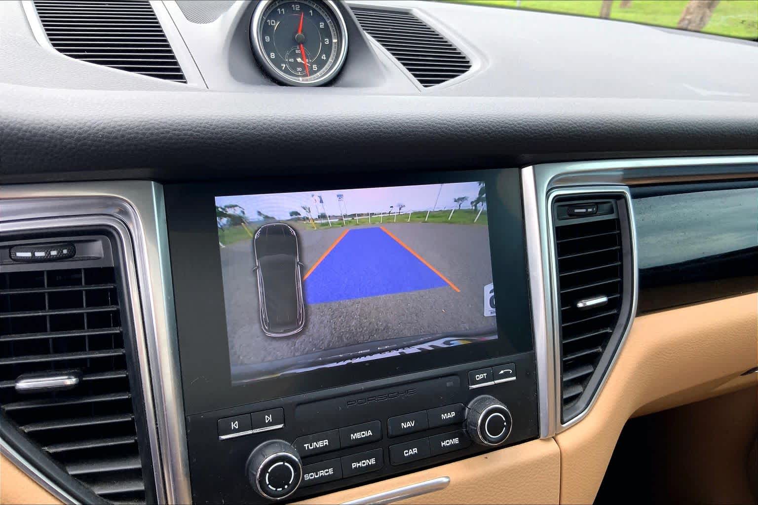 Thumbnail: 2018 Porsche Macan - 26