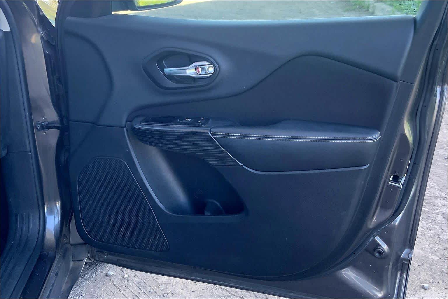 Thumbnail: 2014 Jeep Cherokee - 28