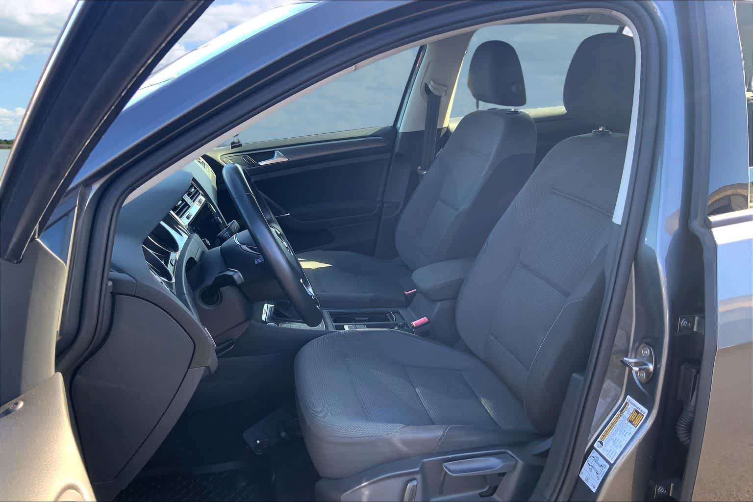 2019 Volkswagen e-Golf e-Golf SE - Photo 11