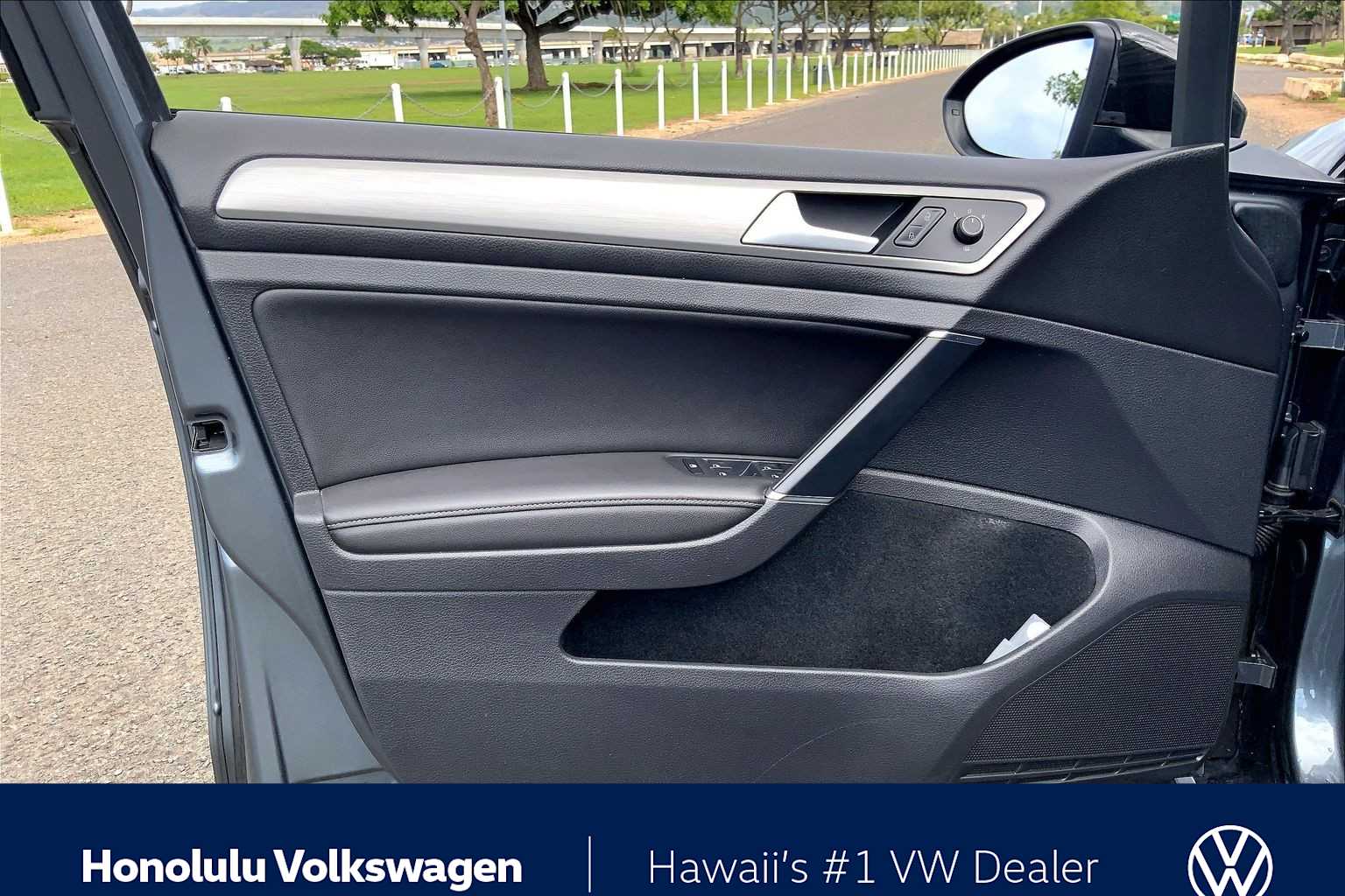 Thumbnail: 2015 Volkswagen Golf - 26