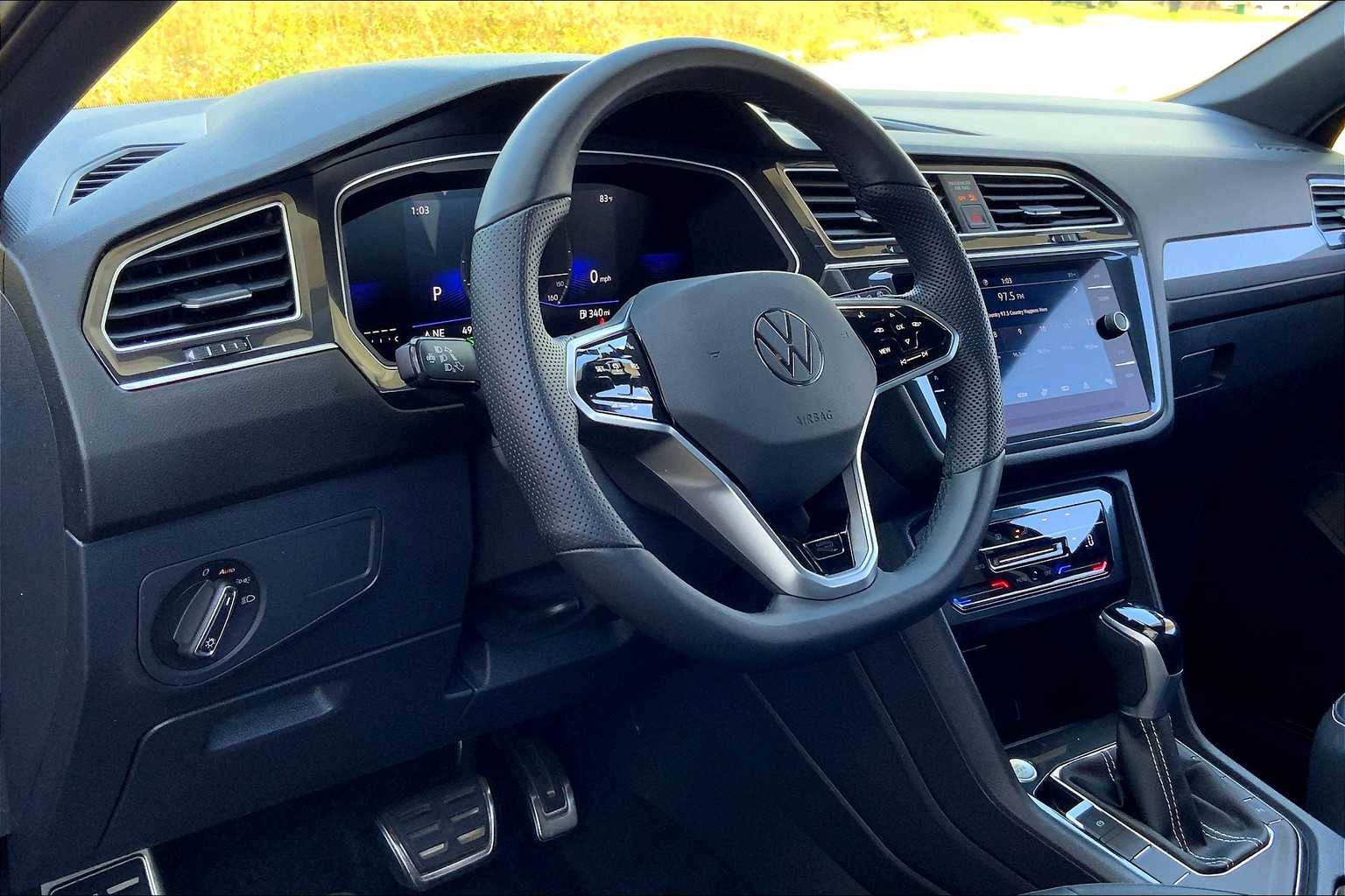 Used 2024 Volkswagen Tiguan SE R-LINE BLACK with VIN 3VVCB7AX7RM005574 for sale in Honolulu, HI