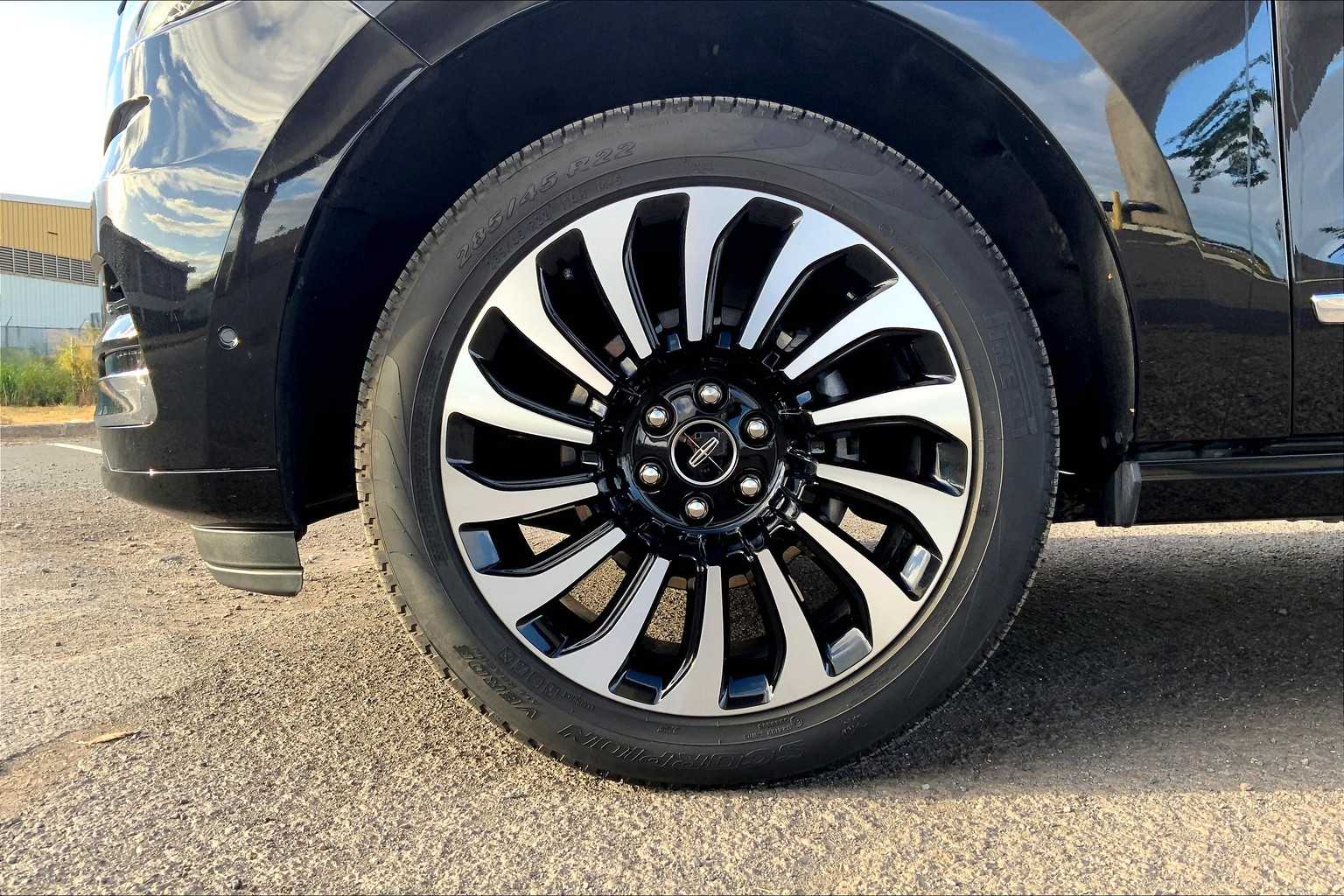 Thumbnail: 2022 Lincoln Navigator - 8